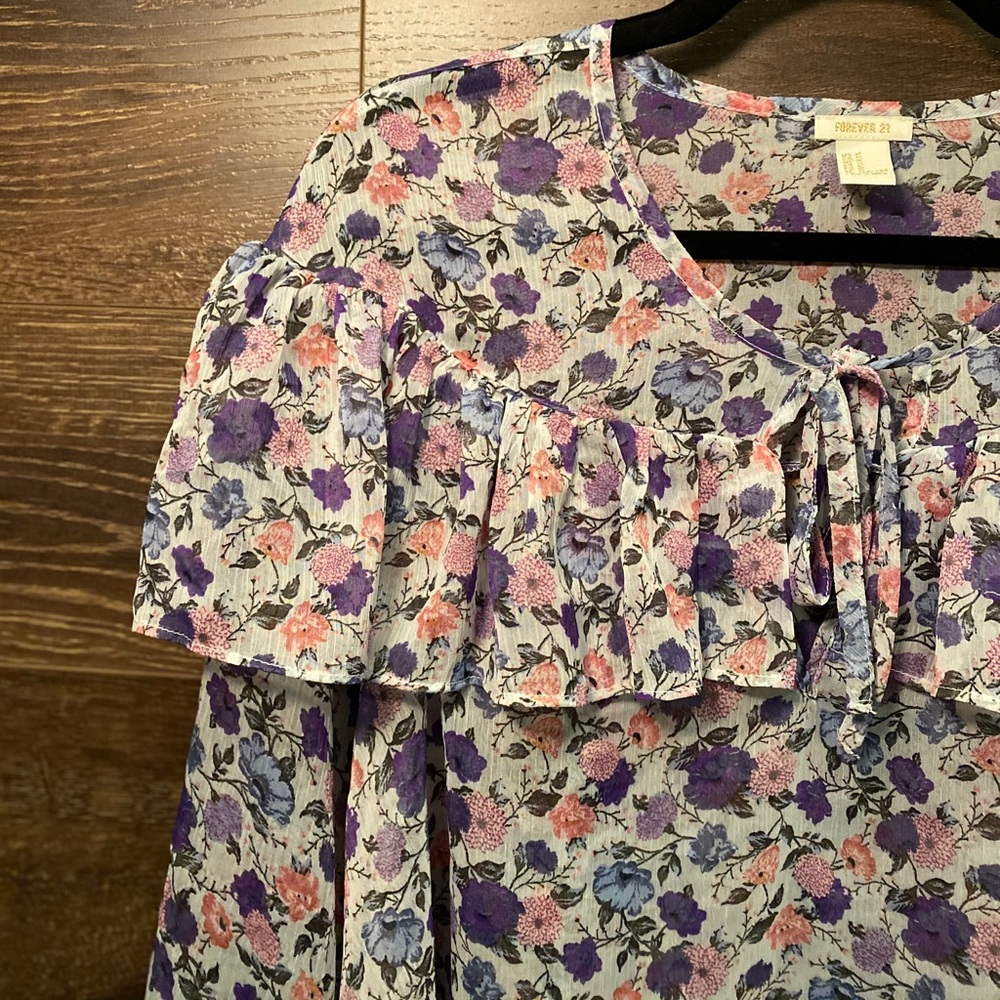 Floral Top - Picture 2 of 2